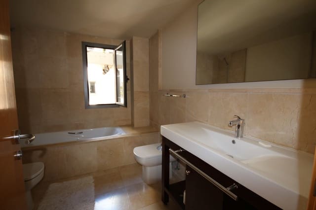 Apartamento de 2 habitaciones en Los Flamingos, Benahavís en venta con piscina - 395.000 € (Ref: 9972108)