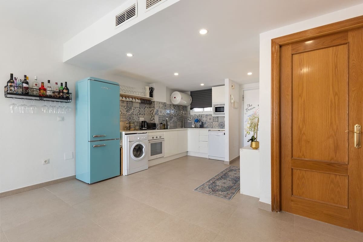 2 soverom Leilighet til salgs i Torremolinos med svømmebasseng - € 395 000 (Ref: 9972114)