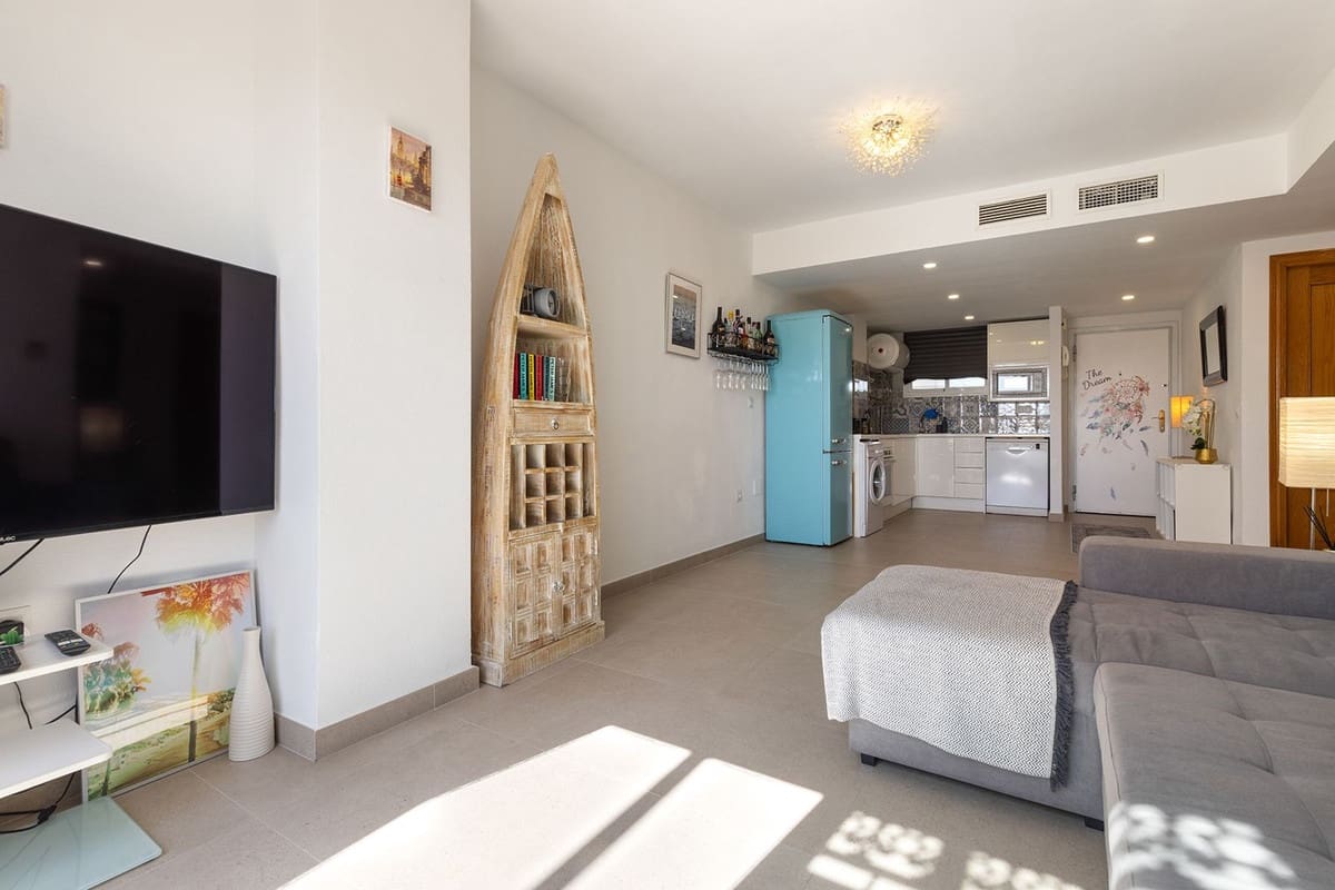 2 soverom Leilighet til salgs i Torremolinos med svømmebasseng - € 395 000 (Ref: 9972114)