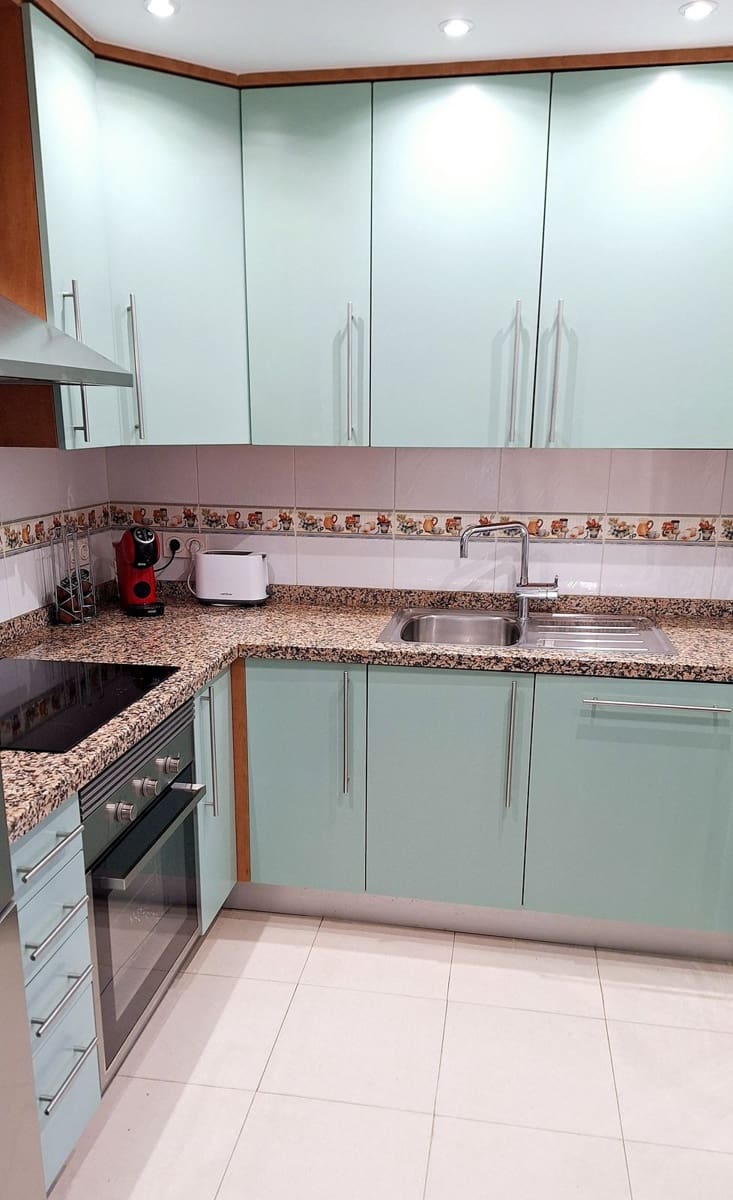 2 bedroom Apartment for sale in La Duquesa / Puerto de la Duquesa with pool - € 320,000 (Ref: 9972117)