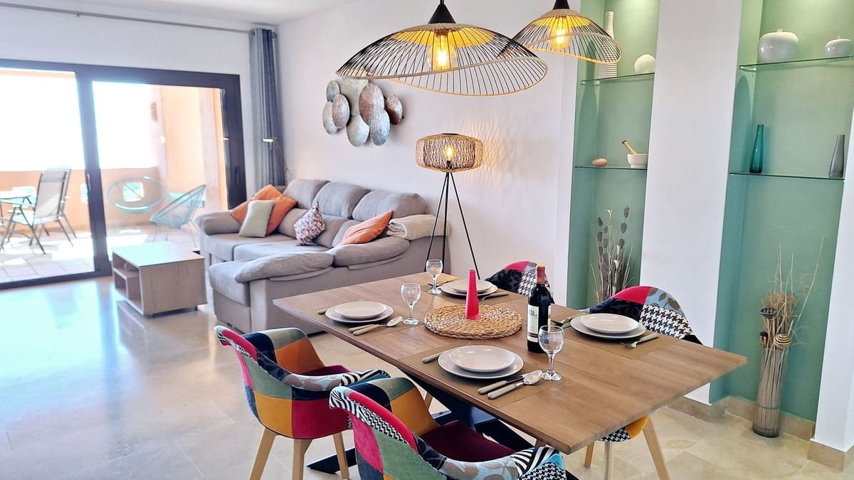 2 bedroom Apartment for sale in La Duquesa / Puerto de la Duquesa with pool - € 320,000 (Ref: 9972117)
