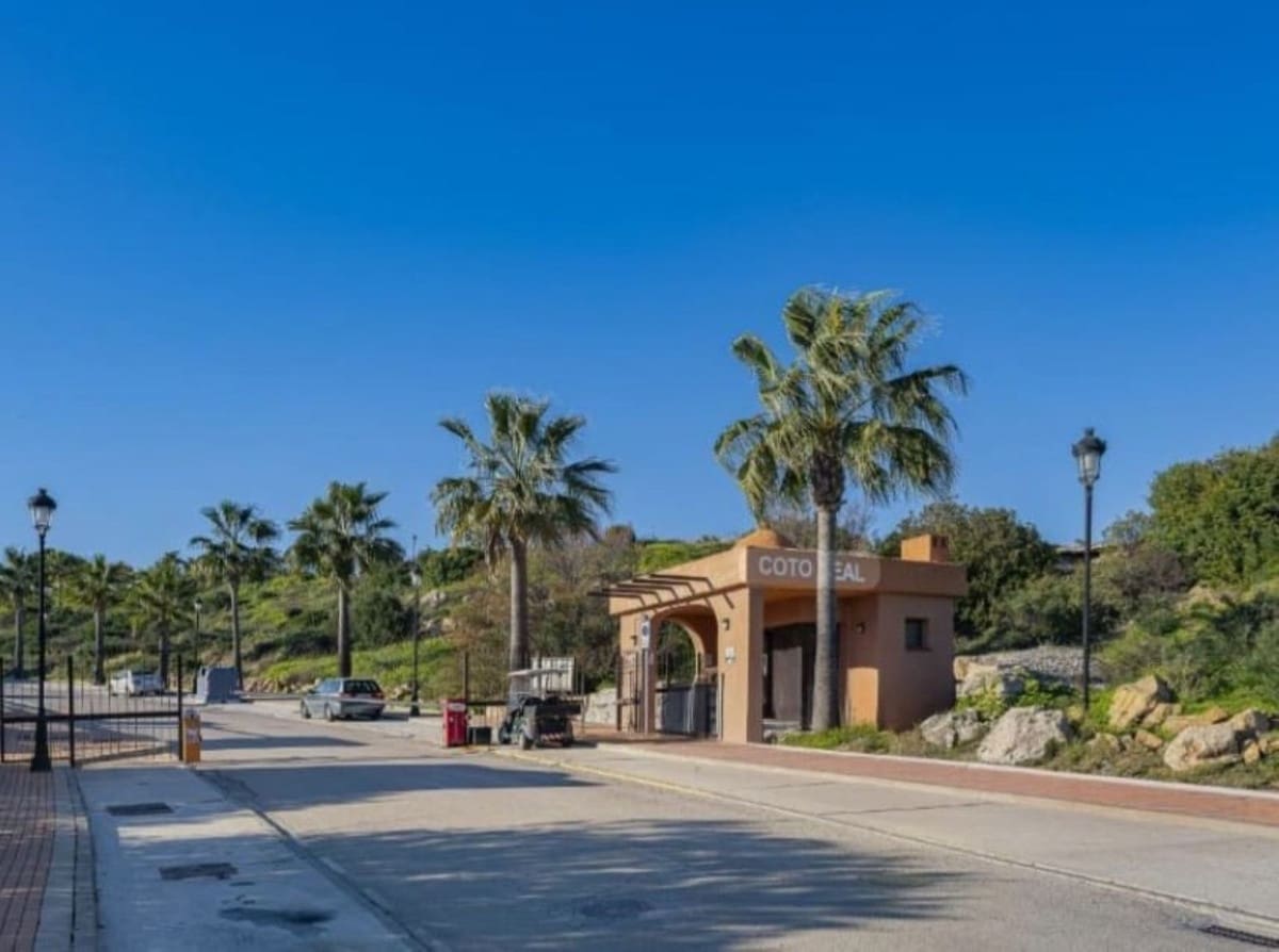 2 bedroom Apartment for sale in La Duquesa / Puerto de la Duquesa with pool - € 320,000 (Ref: 9972117)