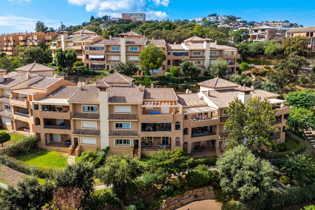 Apartamento de 2 habitaciones en La Mairena en venta con piscina garaje - 385.000 € (Ref: 9972121)