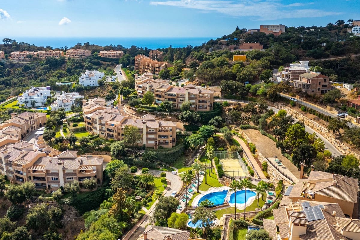 Apartamento de 2 habitaciones en La Mairena en venta con piscina garaje - 385.000 € (Ref: 9972121)