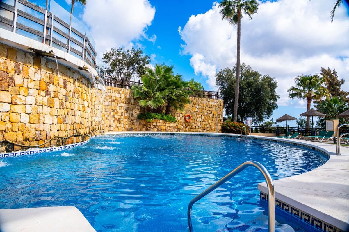 Apartamento de 2 habitaciones en La Mairena en venta con piscina garaje - 385.000 € (Ref: 9972121)