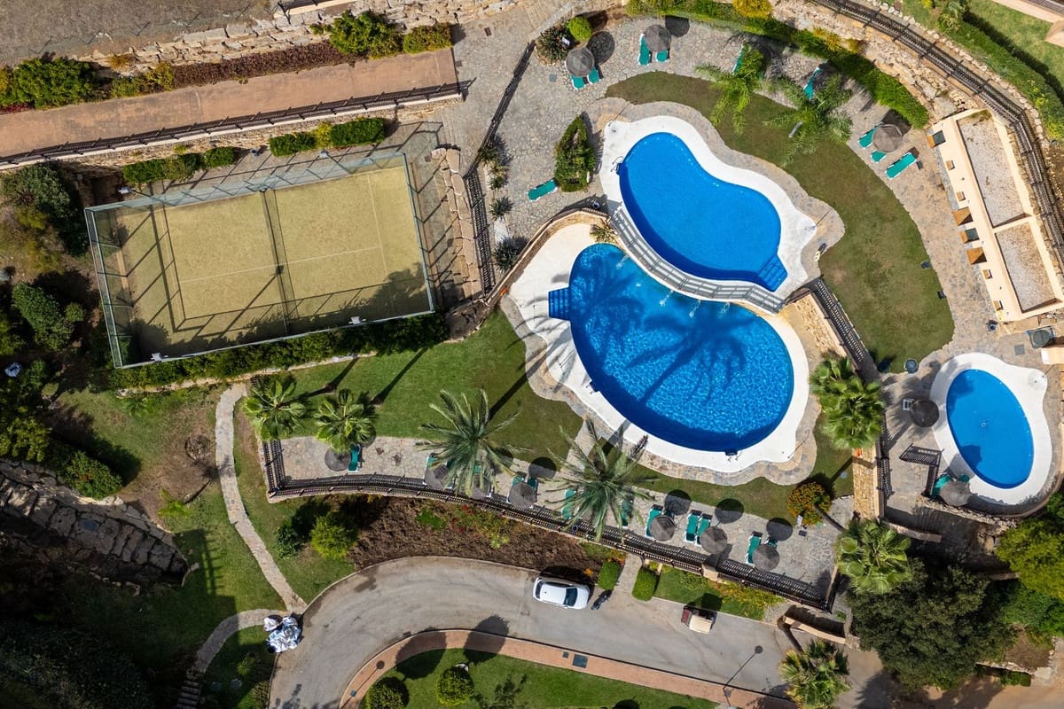 Apartamento de 2 habitaciones en La Mairena en venta con piscina garaje - 385.000 € (Ref: 9972121)