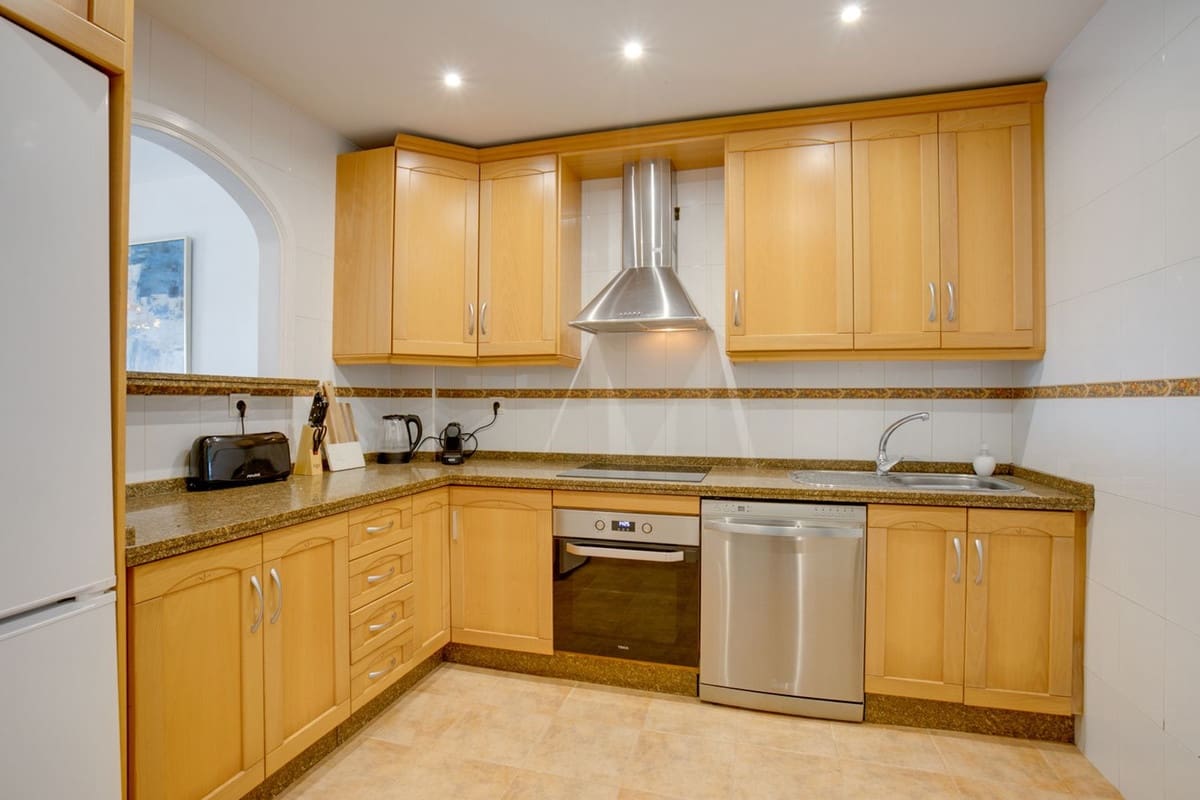 2 Zimmer Apartment zu verkaufen in Estepona mit Pool - 399.000 € (Ref: 9972124)