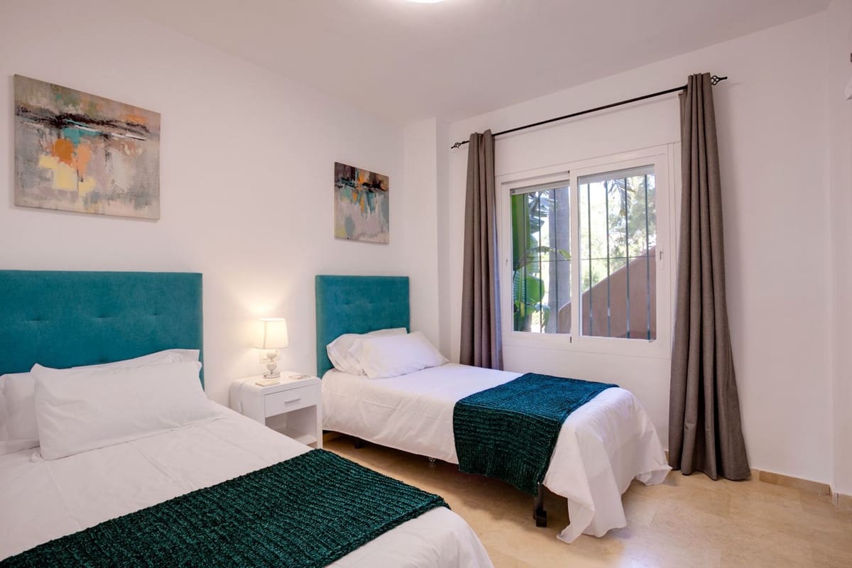 2 Zimmer Apartment zu verkaufen in Estepona mit Pool - 399.000 € (Ref: 9972124)