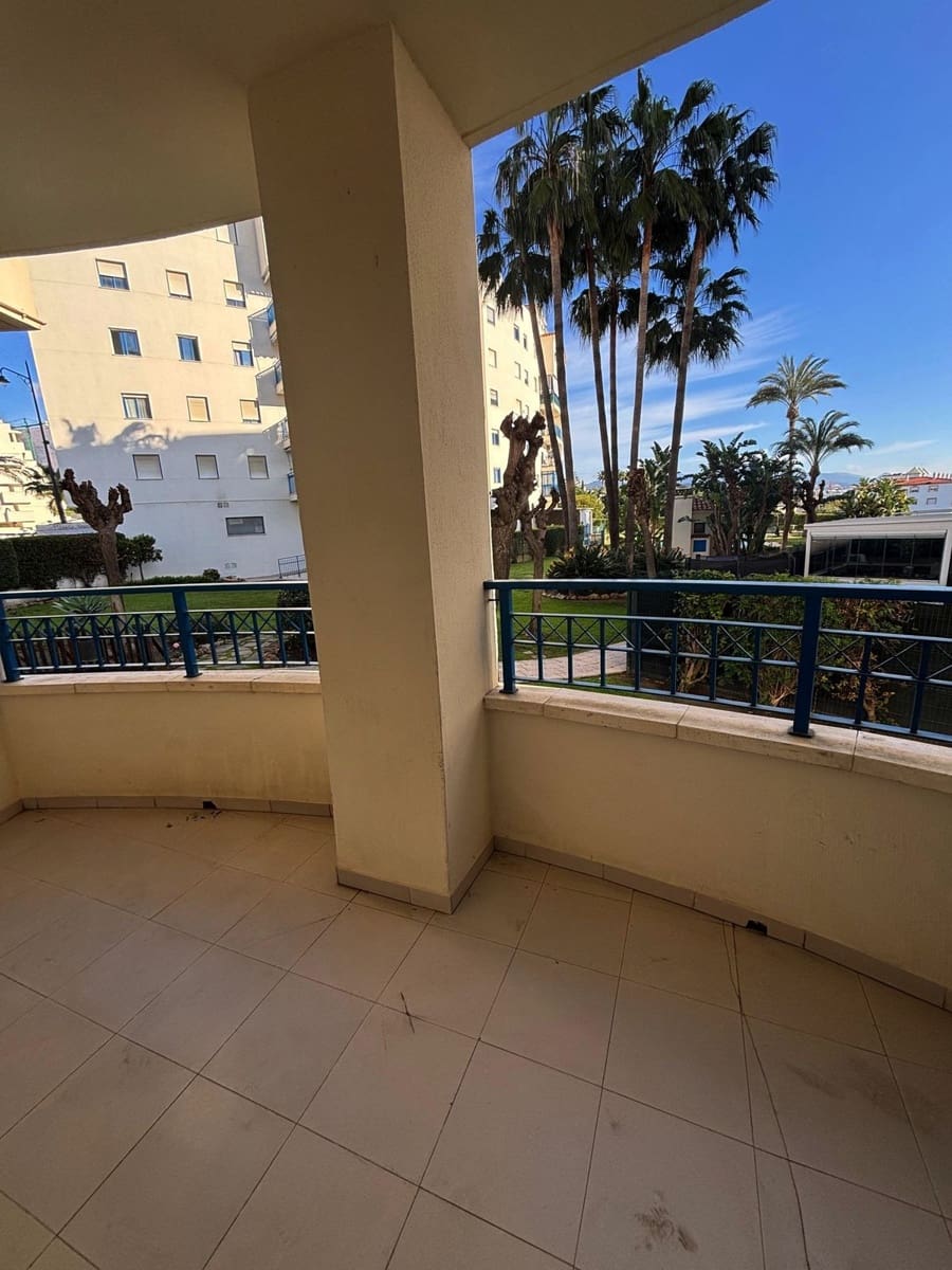 2 makuuhuone Huoneisto myytävänä paikassa Estepona mukana uima-altaan 
autotalli - 381 000 € (Ref: 9972125)