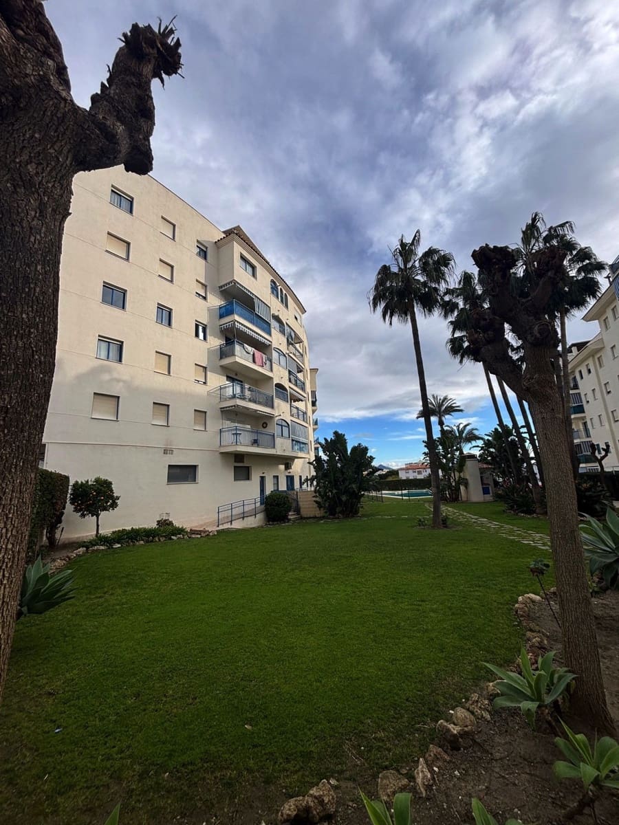 2 makuuhuone Huoneisto myytävänä paikassa Estepona mukana uima-altaan 
autotalli - 381 000 € (Ref: 9972125)