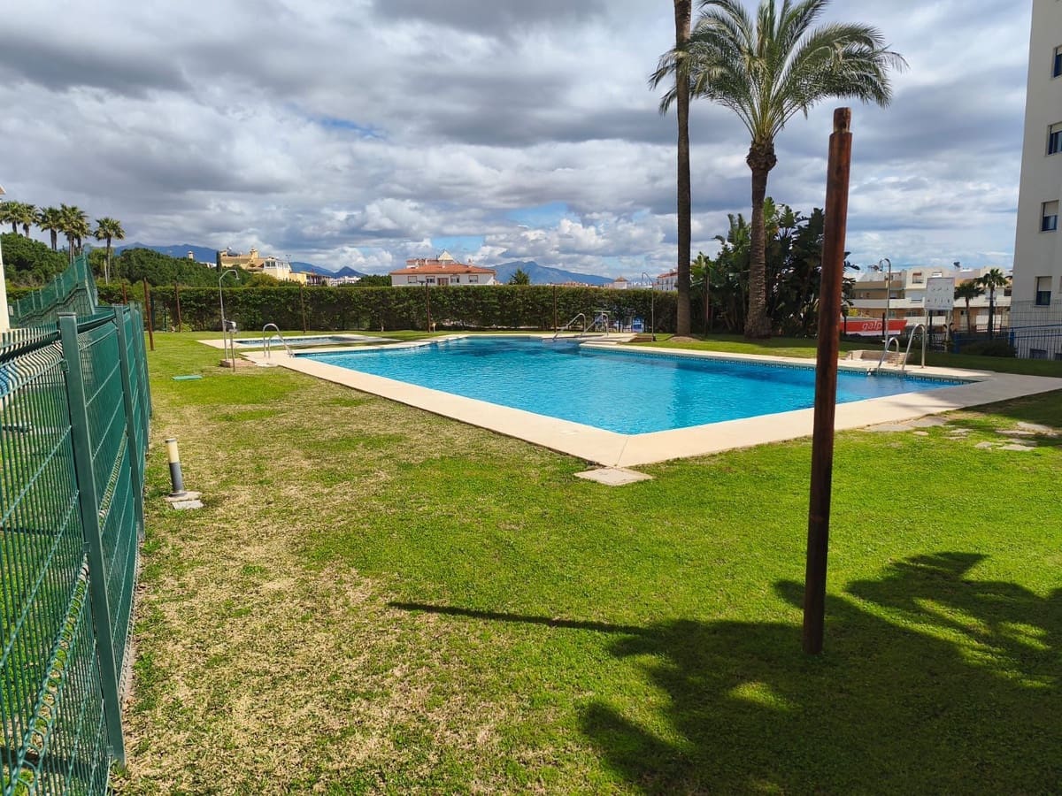 2 makuuhuone Huoneisto myytävänä paikassa Estepona mukana uima-altaan 
autotalli - 381 000 € (Ref: 9972125)