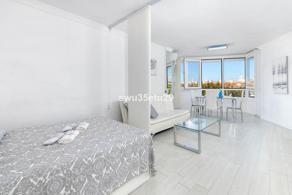 Estudio en Calahonda en venta con piscina - 270.000 € (Ref: 9972126)