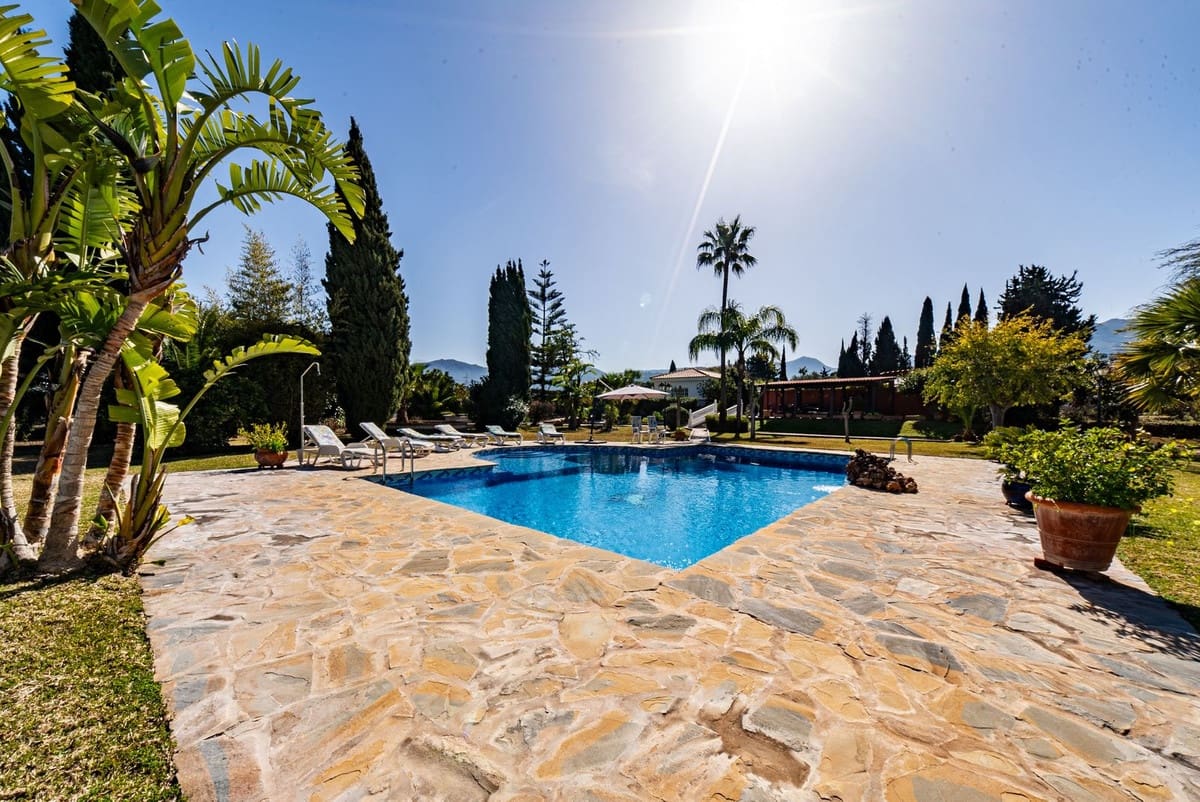 5 soverom Villa til salgs i Alhaurin de la Torre med svømmebasseng - € 1 390 000 (Ref: 9972128)