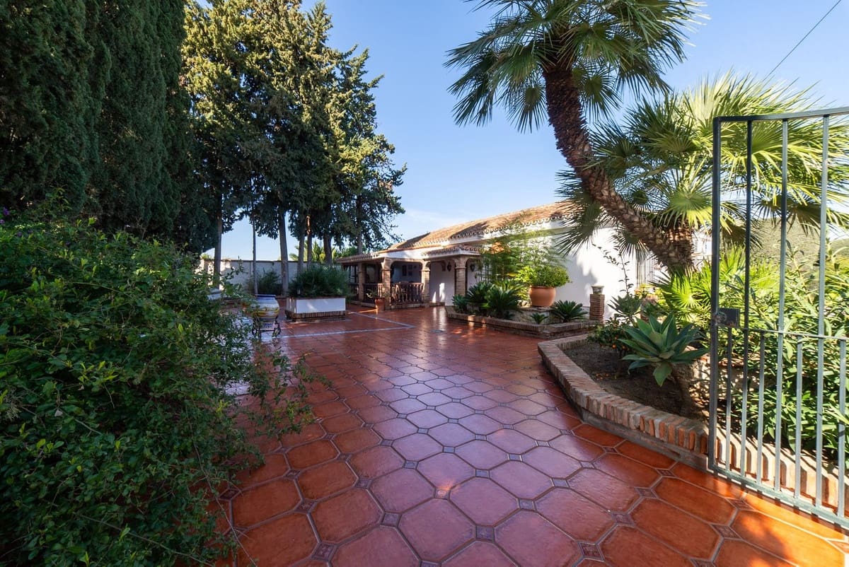 5 soverom Villa til salgs i Alhaurin de la Torre med svømmebasseng - € 1 390 000 (Ref: 9972128)