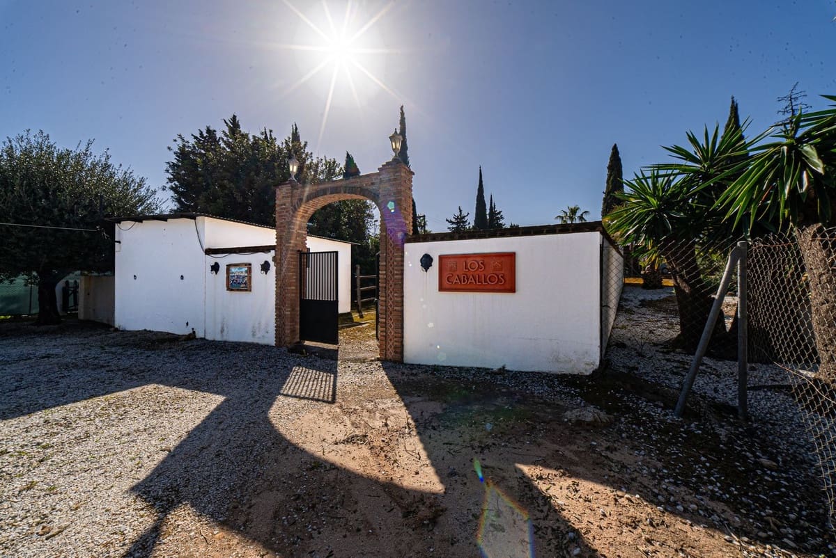 5 soverom Villa til salgs i Alhaurin de la Torre med svømmebasseng - € 1 390 000 (Ref: 9972128)