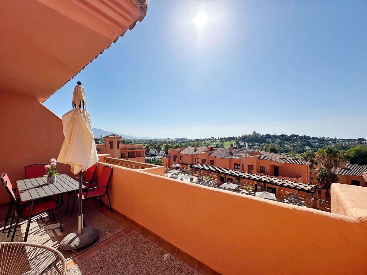 2 bedroom Apartment for sale in El Paraiso with pool - € 310,000 (Ref: 9972143)