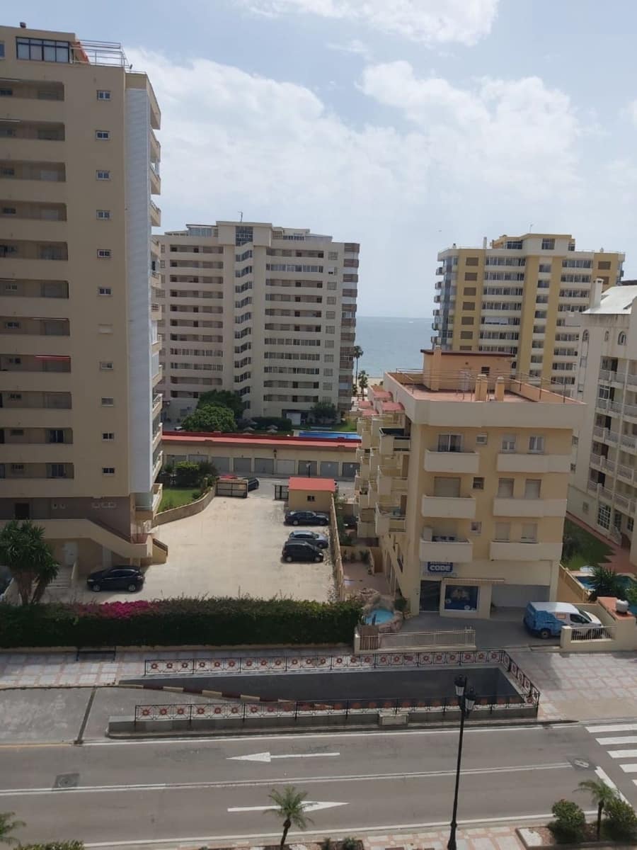 Apartamento de 2 habitaciones en Fuengirola en venta - 369.000 € (Ref: 9972148)
