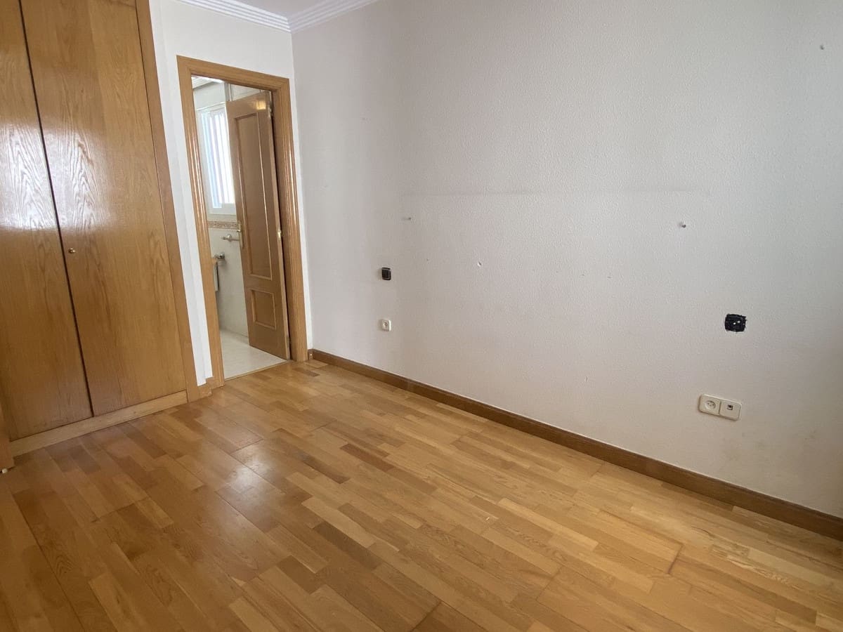 3 sovrum Lägenhet till salu i Benahavis med pool garage - 335 000 € (Ref: 9972149)