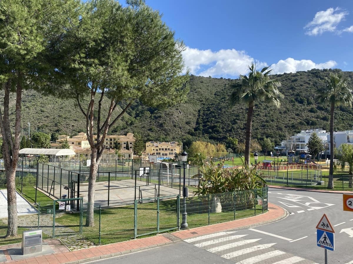 3 sovrum Lägenhet till salu i Benahavis med pool garage - 335 000 € (Ref: 9972149)