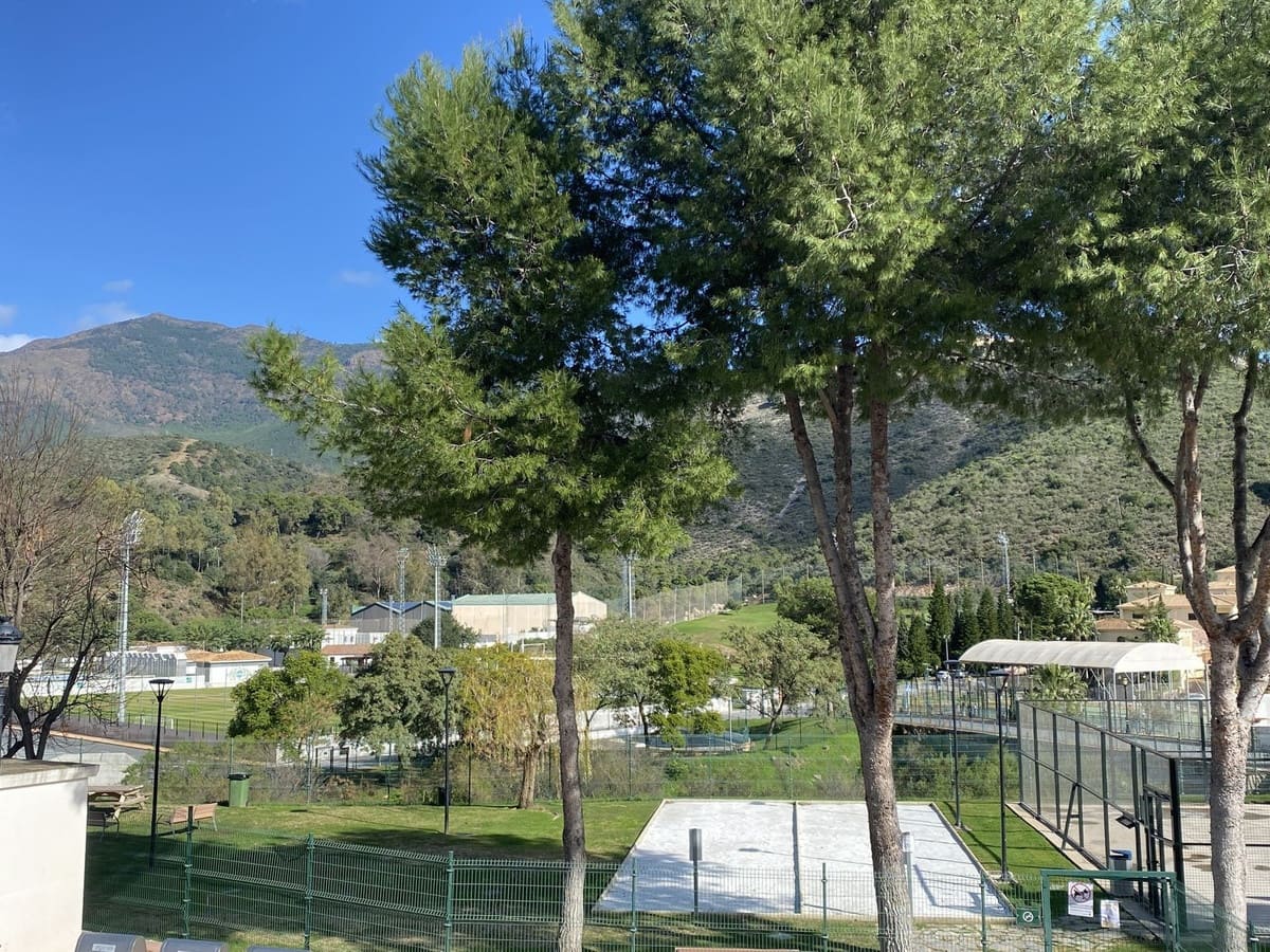 3 sovrum Lägenhet till salu i Benahavis med pool garage - 335 000 € (Ref: 9972149)