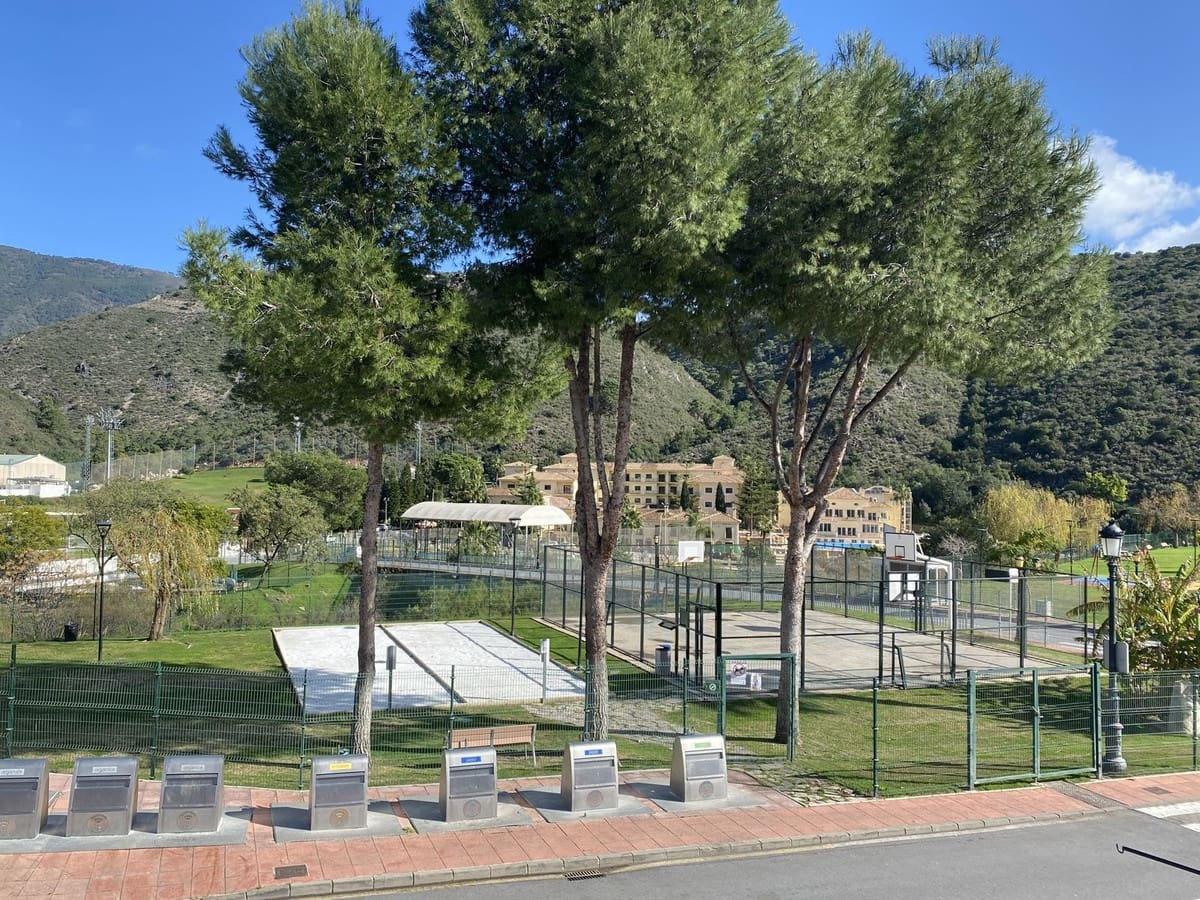 3 sovrum Lägenhet till salu i Benahavis med pool garage - 335 000 € (Ref: 9972149)