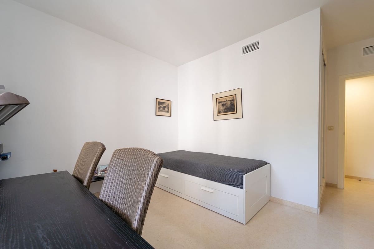 2 bedroom Apartment for sale in Elviria with pool garage - € 367,000 (Ref: 9972151)