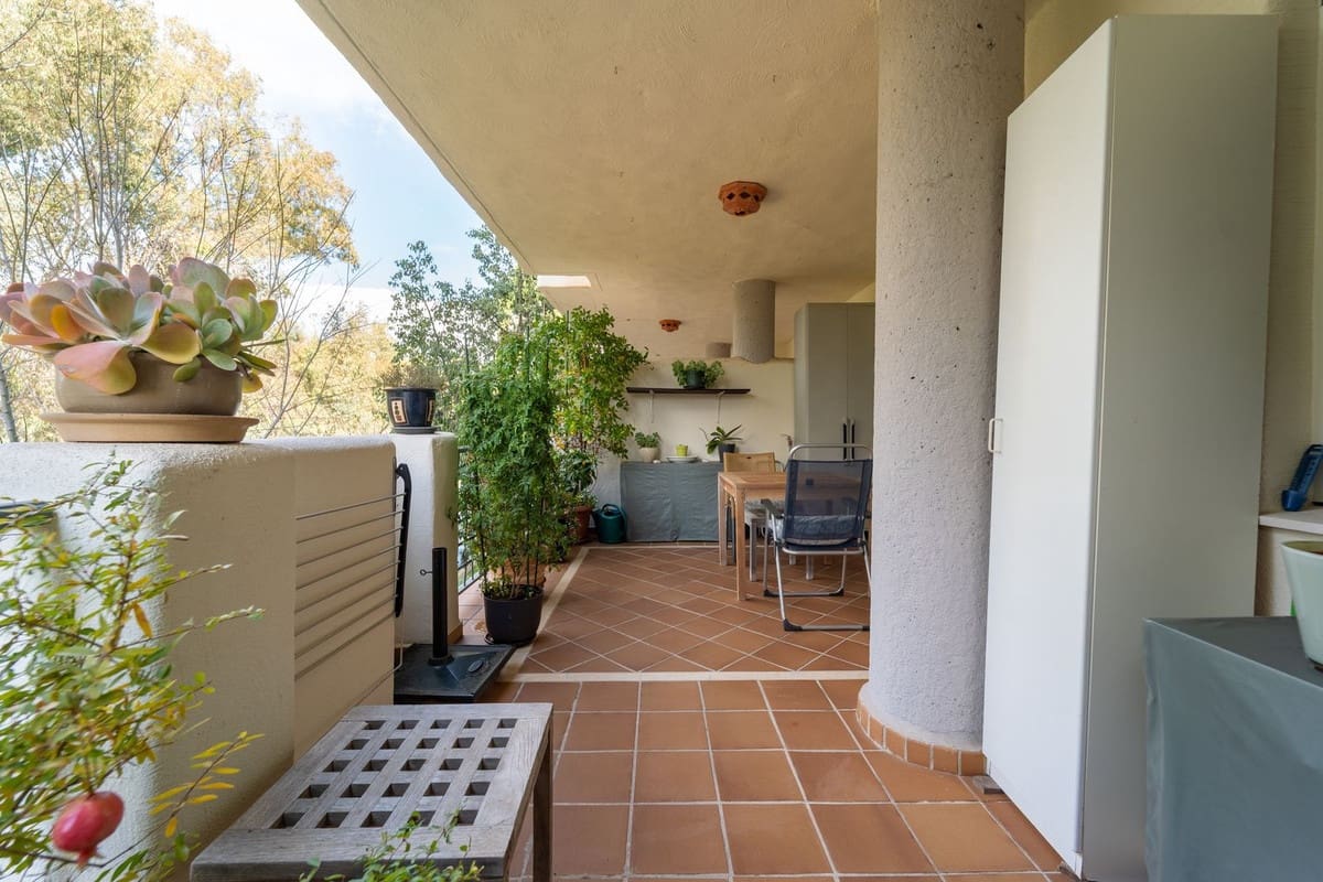 2 bedroom Apartment for sale in Elviria with pool garage - € 367,000 (Ref: 9972151)