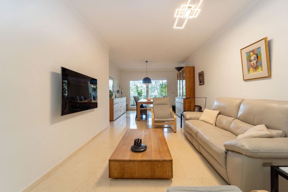 2 bedroom Apartment for sale in Elviria with pool garage - € 367,000 (Ref: 9972151)