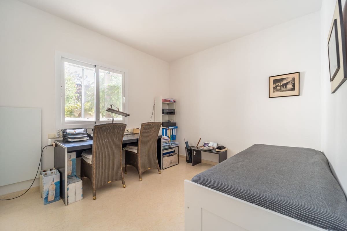 2 bedroom Apartment for sale in Elviria with pool garage - € 367,000 (Ref: 9972151)