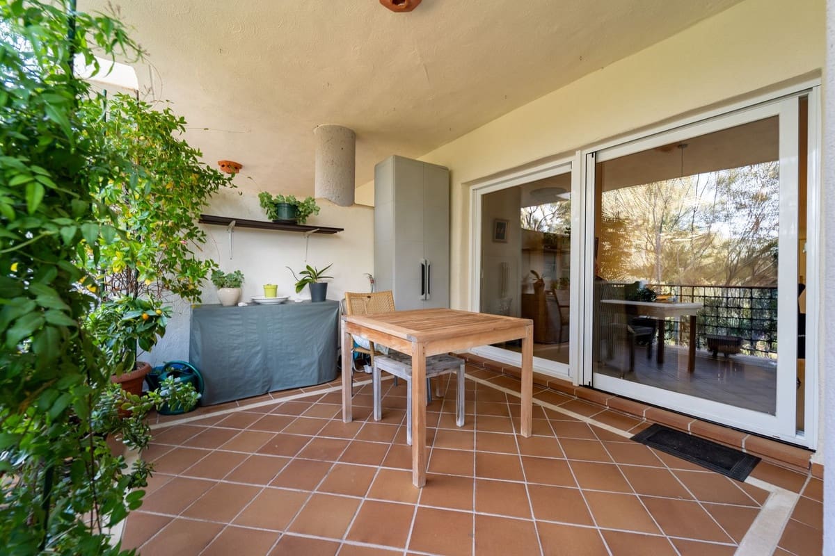 2 bedroom Apartment for sale in Elviria with pool garage - € 367,000 (Ref: 9972151)
