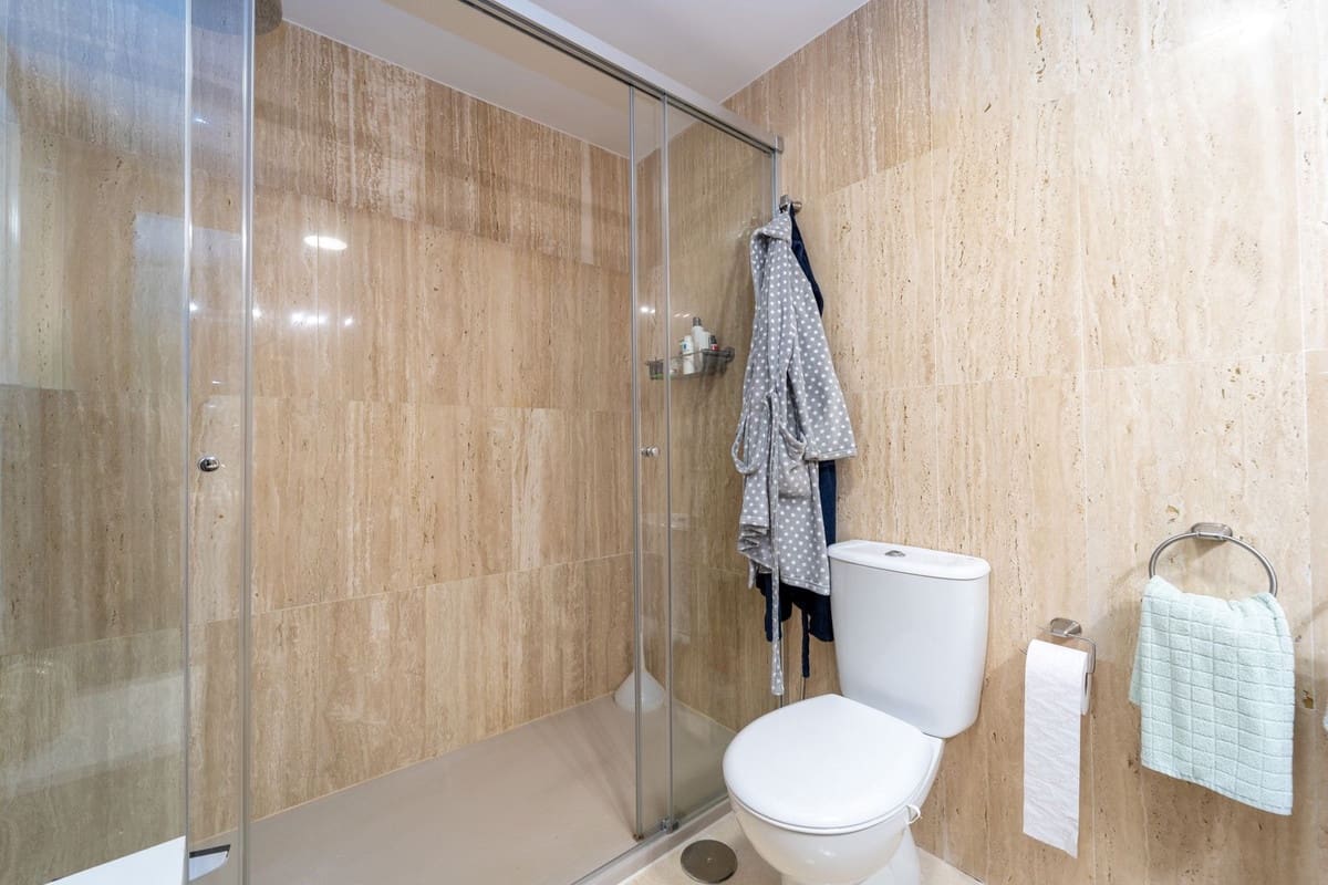 2 bedroom Apartment for sale in Elviria with pool garage - € 367,000 (Ref: 9972151)