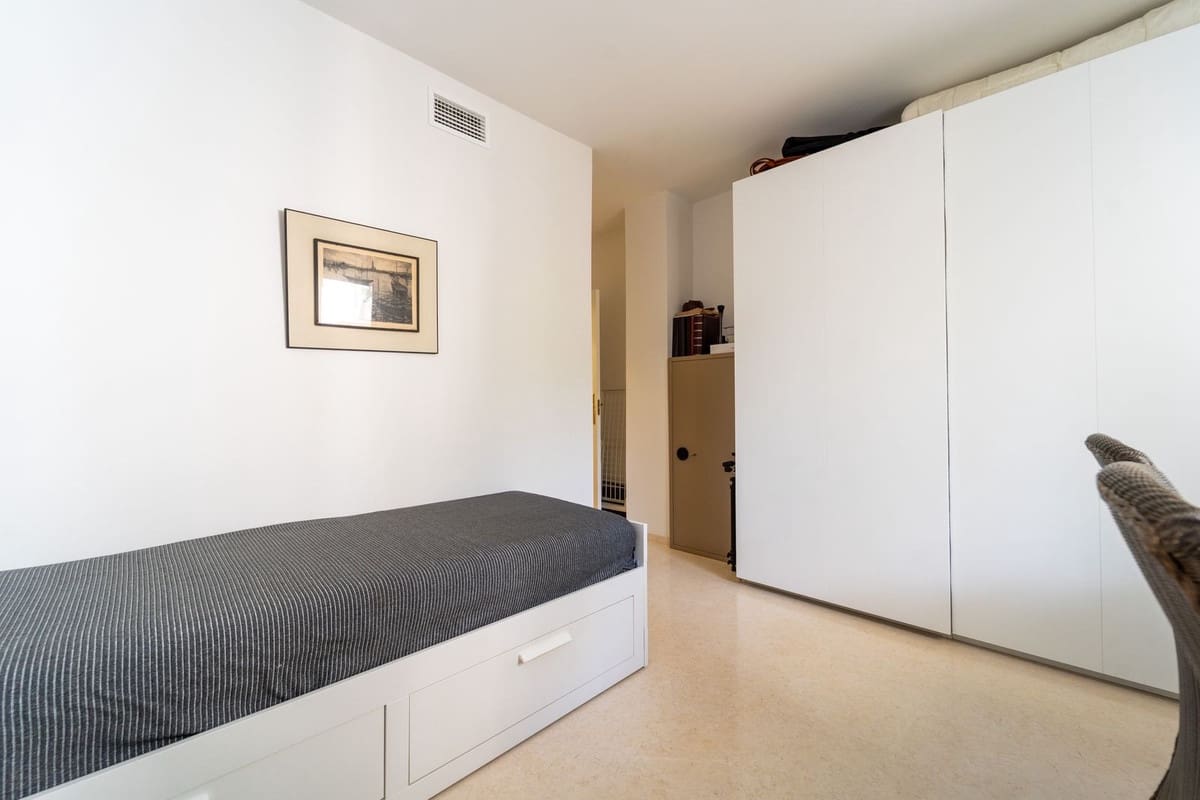 2 bedroom Apartment for sale in Elviria with pool garage - € 367,000 (Ref: 9972151)