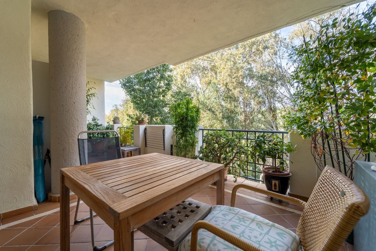 2 bedroom Apartment for sale in Elviria with pool garage - € 367,000 (Ref: 9972151)
