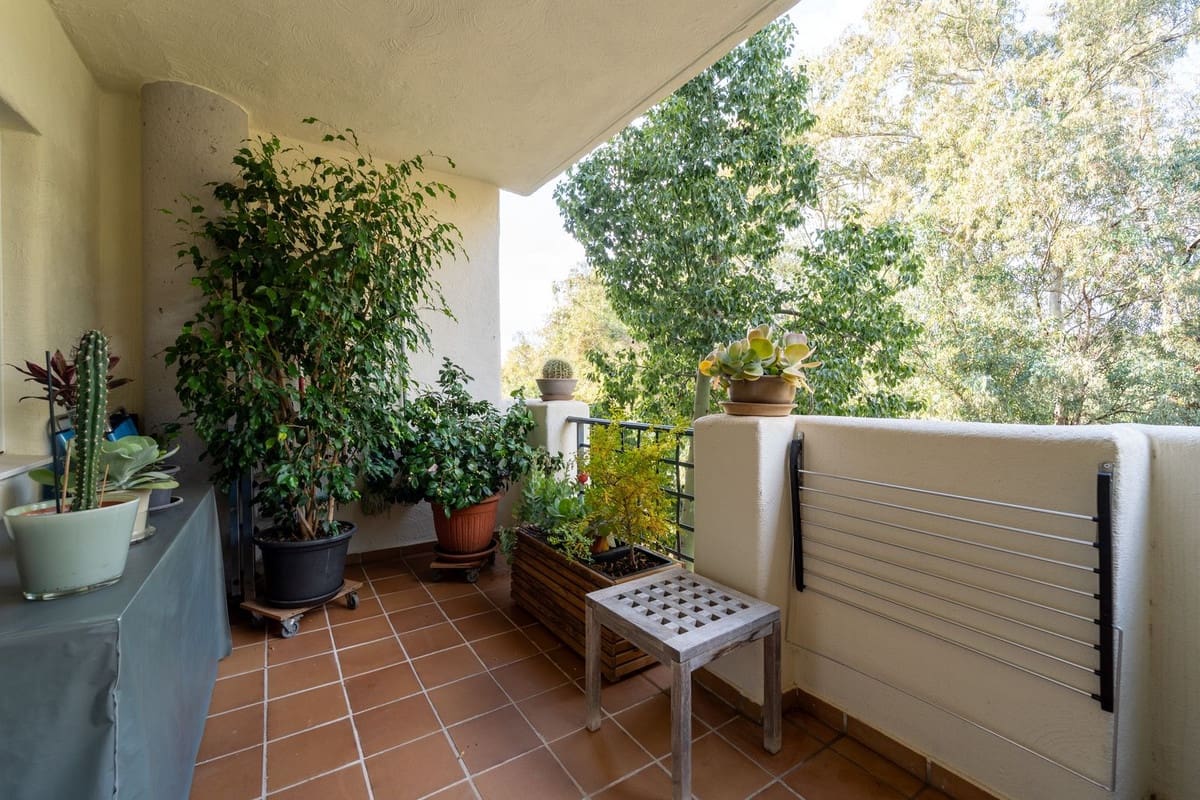 2 bedroom Apartment for sale in Elviria with pool garage - € 367,000 (Ref: 9972151)