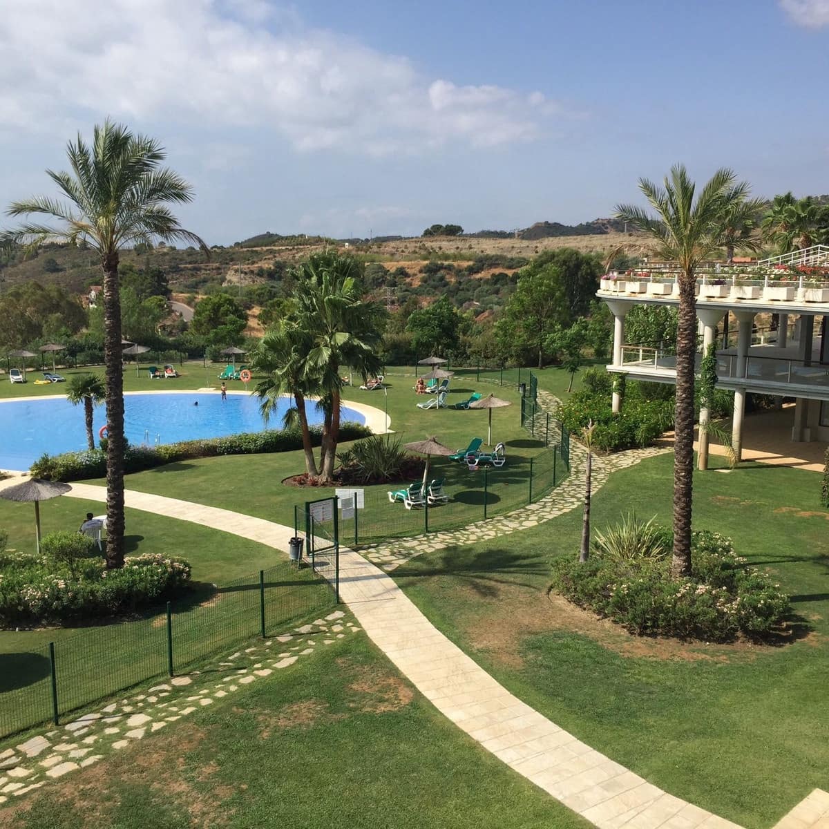 2 sovrum Lägenhet till salu i Benahavis med pool garage - 370 000 € (Ref: 9972152)