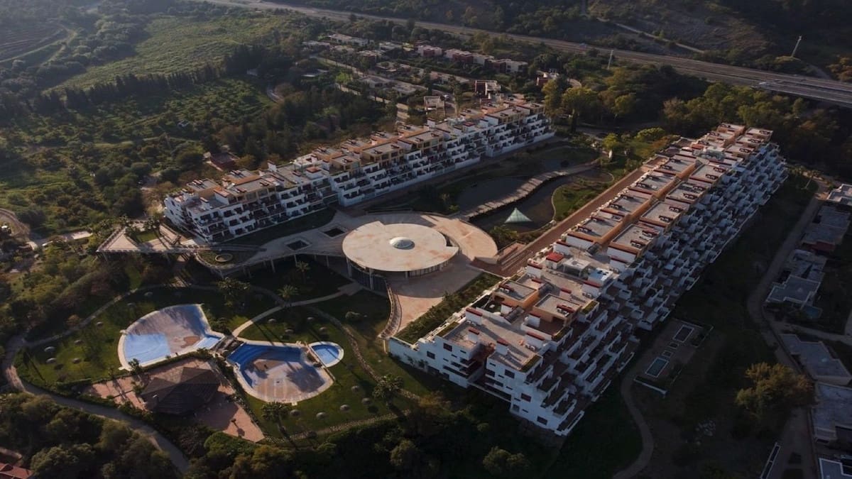 2 sovrum Lägenhet till salu i Benahavis med pool garage - 370 000 € (Ref: 9972152)