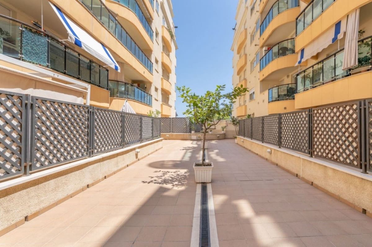 1 sovrum Lägenhet till salu i Estepona med garage - 299 000 € (Ref: 9972154)