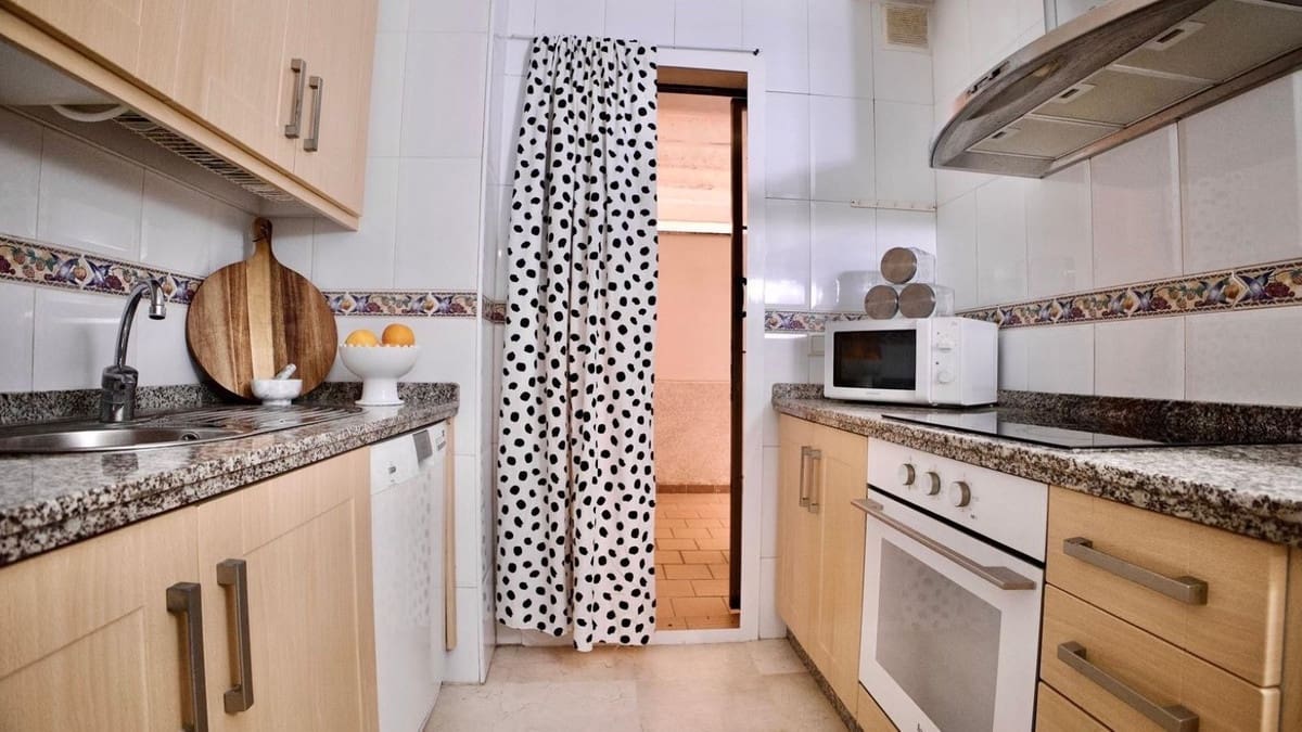 1 sovrum Lägenhet till salu i Estepona med garage - 299 000 € (Ref: 9972154)