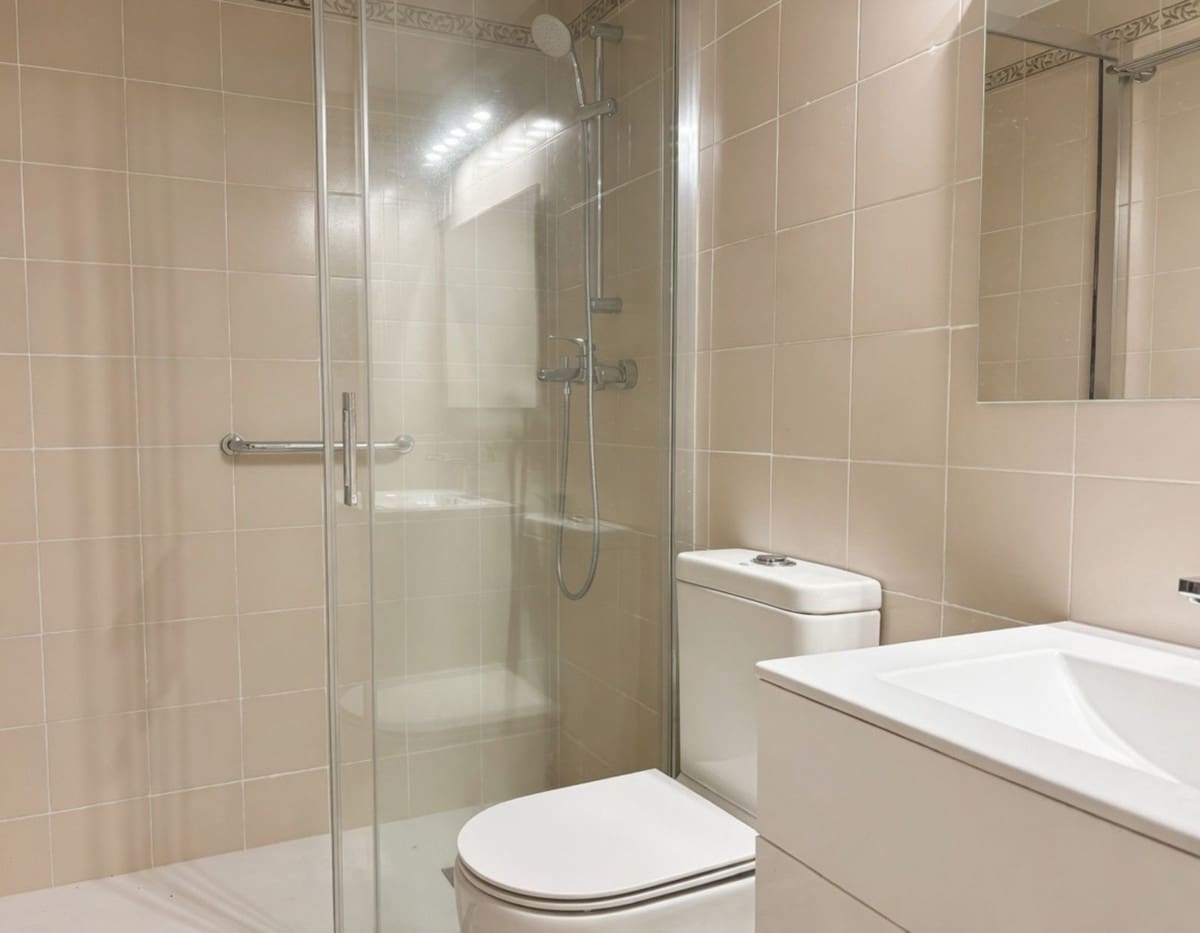 2 bedroom Apartment for sale in Calahonda with pool - € 340,000 (Ref: 9972156)