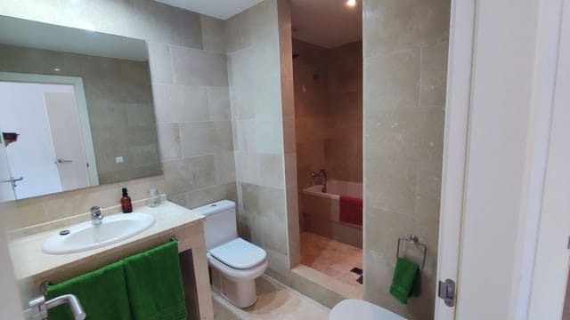 Apartamento de 3 habitaciones en Punta de la Chullera, Manilva en venta con piscina - 410.000 € (Ref: 9972157)