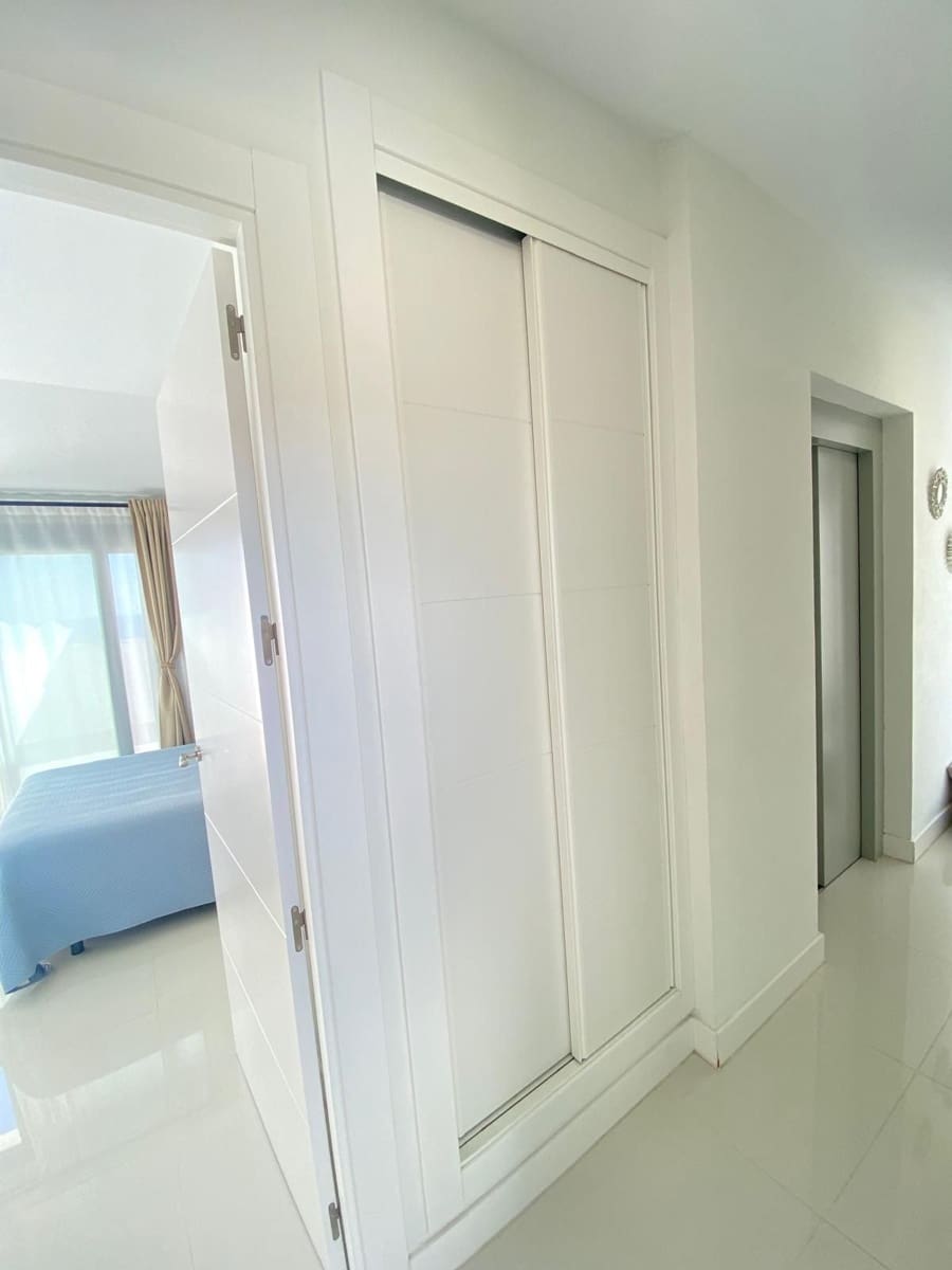 1 soverom Leilighet til salgs i Manilva med svømmebasseng garasje - € 327 000 (Ref: 9972159)