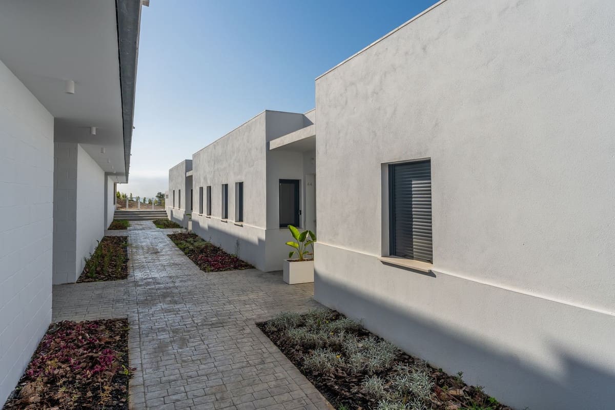 2 bedroom Townhouse for sale in Manilva with pool - € 399,000 (Ref: 9972161)