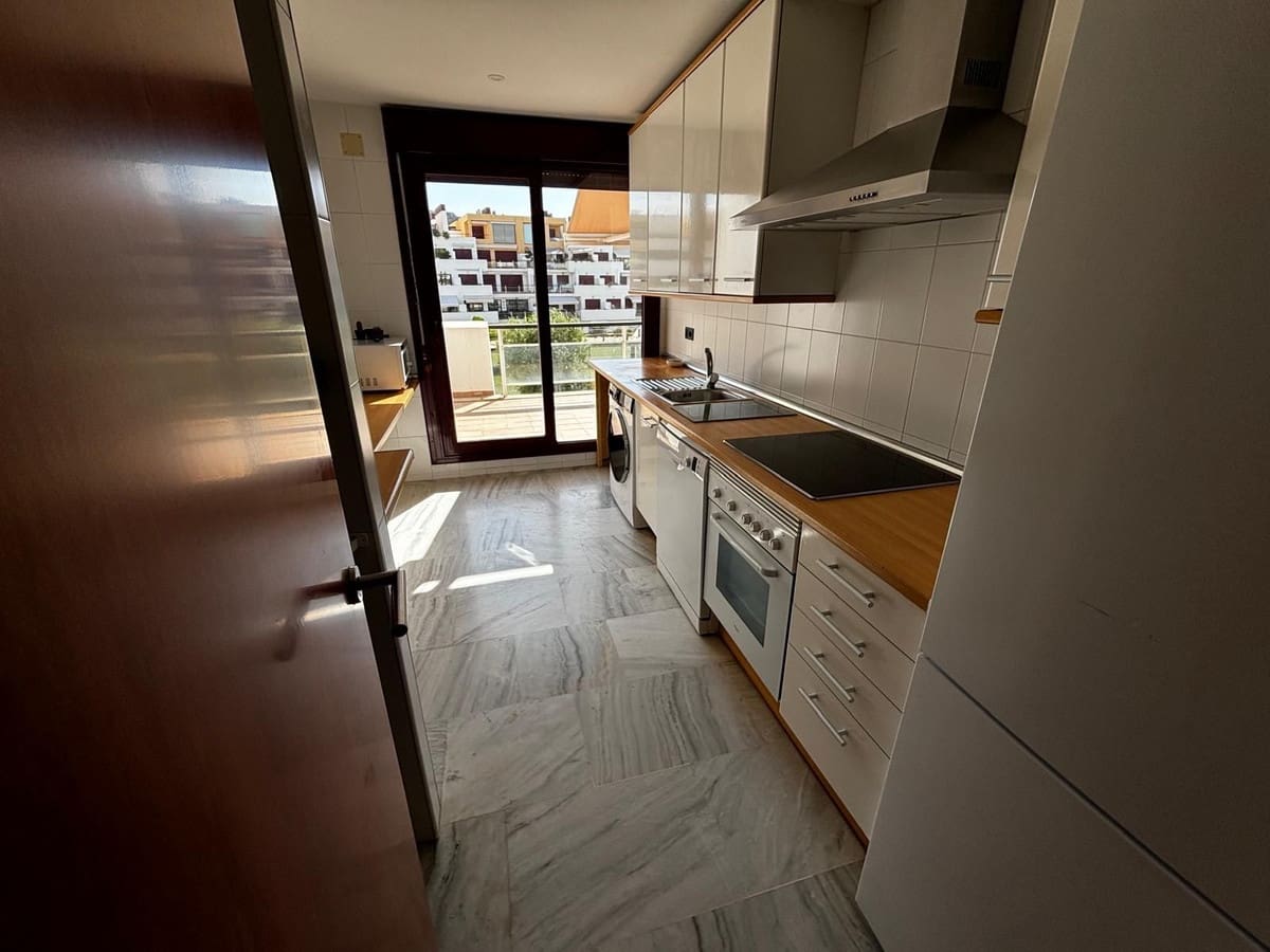1 soverom Leilighet til salgs i Benahavis med svømmebasseng garasje - € 285 000 (Ref: 9972163)