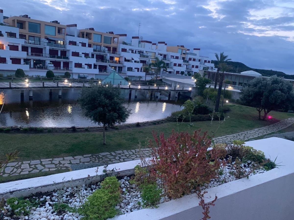 1 soverom Leilighet til salgs i Benahavis med svømmebasseng garasje - € 285 000 (Ref: 9972163)