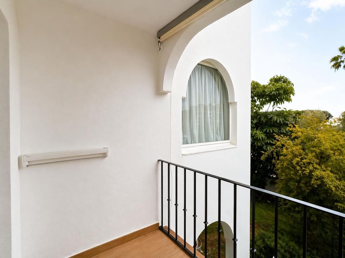 Studio for sale in Calahonda with pool - € 282,000 (Ref: 9972166)