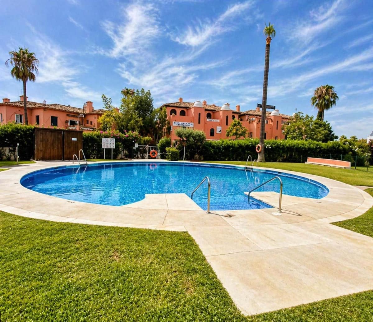 Studio for sale in Calahonda with pool - € 282,000 (Ref: 9972166)
