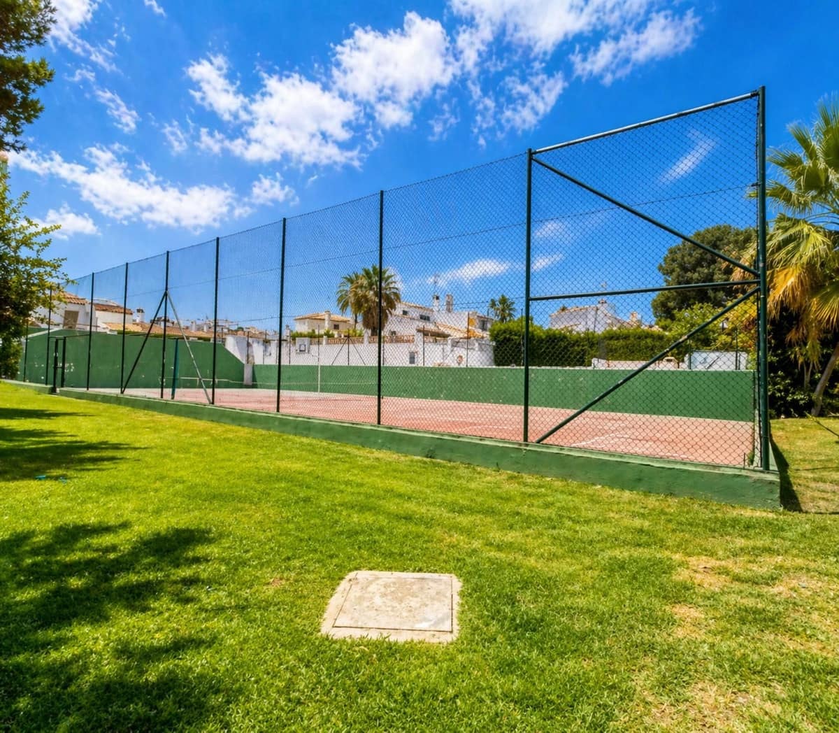 Studio for sale in Calahonda with pool - € 282,000 (Ref: 9972166)