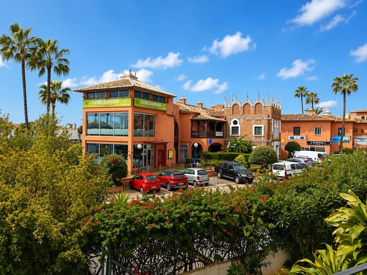 Studio for sale in Calahonda with pool - € 282,000 (Ref: 9972166)