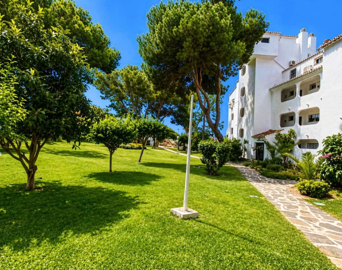 Studio for sale in Calahonda with pool - € 282,000 (Ref: 9972166)