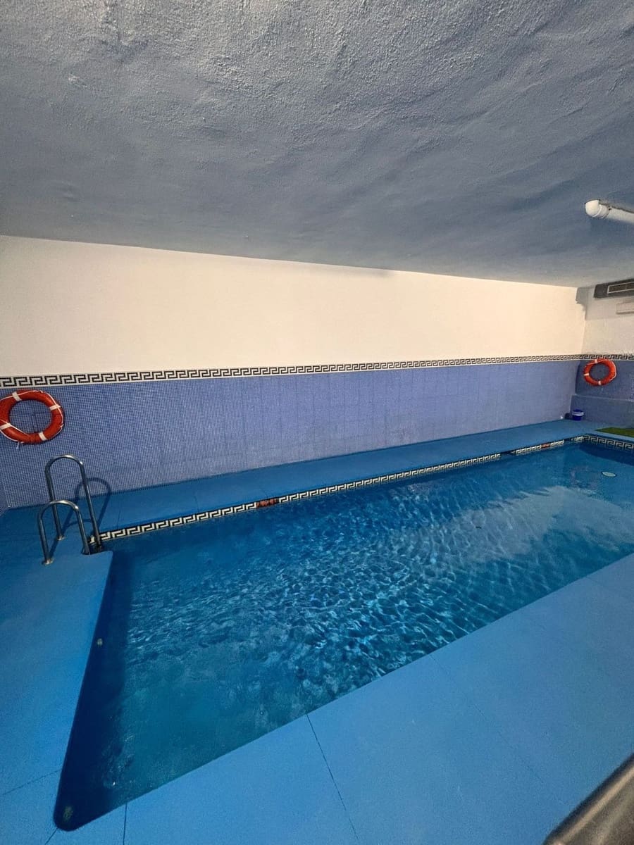 1 bedroom Apartment for sale in Calahonda with pool garage - € 300,000 (Ref: 9972169)